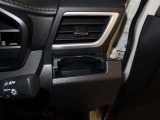 ハンドルの右奥にも【カップホルダー】が付いています。運転しながら使って頂くのにちょうど良い場所ですね。