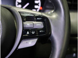 ホンダセンシング機能のクルーズコントロールはアクセル操作せず一定のスピードで走行するのはもちろん、前車との適切な車間距離も保ちます!車線内を走行できるようハンドル操作を支援する機能も付いています!