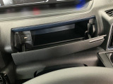 【インパネアッパーボックス】サッと取り出せてサッとしまえる、運転席の目の前にはボックスが装備されております!薄型のボックスティッシュなど収納可能☆