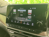多彩な機能を搭載したモニター画面。車両情報表示や設定変更など、様々な情報を確認・操作できます。視認性の高い表示で使いやすさを追求しました。
