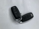 インテリジェントキー 鍵をかばんやポケットに入れたままで、ドアロックの開閉・エンジンの始動が可能です。