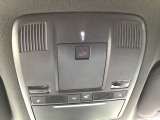 運転席頭上にSOSボタンが付いています。緊急時に24時間オペレーターが対応いたします。車のGPSをキャッチするので事故の地点を調べる必要もございません!