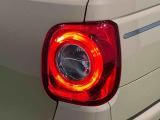 丸目で愛嬌のあるデザインのLEDリヤコンビネーションランプ(LEDストップランプ)が省電力・長寿命化を実現。