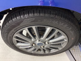 純正アルミホイールです。足元が引き立つので、車全体のイメージがアップしますよ!
