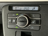【オートエアコン】AUTOボタンを押してお好みの温度を設定!快適な室温でドライブをお楽しみいただけます♪