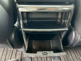 たくさん入りそうなグローブボックスです。