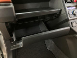 全車認定中古車です。当店は泉佐野市にございます。貝塚市・熊取町・田尻町・泉南市・阪南市・岬町の泉州地域のお客様、大阪府内や他府県のお客様もお待ちしています。お気軽にご連絡ください。