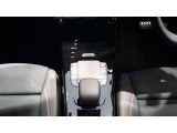 メルセデスジャパンが定めるサーティファイドカー(認定中古車)として登録を致しますので、納車時にはタイヤやバッテリー等も規定以下の数値であれば、整備代金を頂かず、無償で交換となります。ご安心下さい。