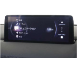 【純正マツダコネクトナビ】美しい地図画面と簡単操作が特徴です。手元のコマンダーで操作が可能なので入力や操作も便利ですね!各種車両設定や車両情報を確認することも可能です。