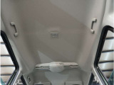 【天井】シミや垂れ、タバコ焦げなどございません。キレイな状態が保たれており、ご納車前にも丁寧にクリーニングさせていただきます。