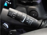 【バリアブル間欠ワイパースイッチ】車速に応じてワイパーの間隔を自動的に調整する機能。雨の量や車速に応じてワイパーの間隔を最適化し、視界を確保することができます。