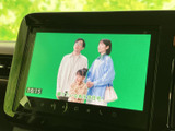 多彩なメディアに対応し、お好みの音楽を存分に楽しめます。スマートフォンとの連携も可能で、利便性も抜群です。