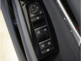 【パワーウインドウ】当然パワーウインドウが付いております。窓の開閉はボタン一つで楽々、必須装備ですね。