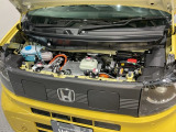 コンパクトなメカルームで、室内空間を確保しています。ホンダのMM思想(マンマキシマム・メカミニマム)は今でも受け継がれています。