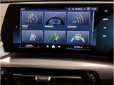 ドライバー中心に設計されたBMWのコクピットはナビゲーションシステムもドライバーーが見やすい角度に調整されております。