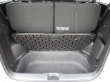 ラゲッジアンダーボックス:普段使わない物や外から見られたくない荷物を入れられます。
