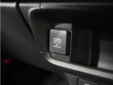 ◆12V電源ソケット◆スマートフォンの充電等にも便利な電源ソケット!使いやすい場所に装備されています。
