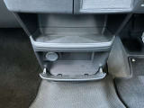 インストセンタートレイとロアボックス、12ボルト電源ソケットもあります。