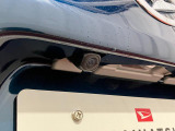 【バックカメラ】 駐車時に車両後方の様子を見ることができるので、運転の不安を軽くします。
