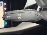 直感的な操作で、安全な車線変更をサポート。視認性の高いデザインで、周囲のドライバーにも意思を伝えやすく配慮されています。