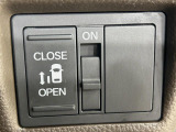 【パワースライドドア】スマートキーや運転席のスイッチでスライドドアの開閉が可能♪電動だから力を入れてドアを開ける必要が無く、小さいお子様でも、重い荷物を持っている時もラクに開け閉めできます♪