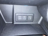 スマートフォンやお手持ちの機器のバッテリー残量が少なくなっても、運転中に充電ができるので安心ですね!