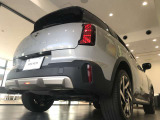 MINIの魅力のひとつは、豊富に用意されたボディカラーです。色々なカラー設定が御座いますので、明るめ、暗め、暖色系、寒色系など大まかな好みのお色から探していくとよいかもしれません。