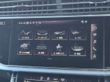 MMI コントロールパネル。シンプルなデザインのメニューなどによって優れた操作性を実現しています。ハプティック技術という振動装置がタッチパネルに付加されており押すと指先に振動のアンサーバックがあります
