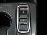 シフトはボタン操作となっており、直感的な操作性により、ドライバーの快適な運転を支援。P・N・Dは押す、Rは引くという人間の感覚にマッチした操作感です。