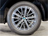 【BMWアロイホイル】軽量かつ強度に拘ったアロイホイル。走行性能ポテンシャルを引き出す設計。車の足元を引き締めてくれる大きなポイントはアロイホイルです。