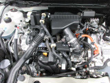 ё-POWERはエンジンを発電専用にしてエンジンの作動時間を短縮。さらにごくわずかな減速でも回生エネルギーがとれるよう設定してあらゆる走りのシ-ンで優れた燃費性能を発揮します。
