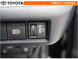 乗車人数や荷物の量などによる車の姿勢の変化に合わせて、ヘッドランプの光軸を調整することができます。