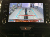 バックモニターで、後方を確認しながら安心して駐車することができます。※カメラが映し出す範囲は限られています。必ず車両周辺の安全を直接確認してください。