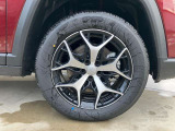 それぞれの車種専用設計のホイール、その足元で、自分の道を切り開いていく。