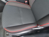 トヨタ高品質Car洗浄「まるまるクリン」は、3つのルームクリンと3つのボディクリンで内外装をまるごと本格洗浄。ボディもシートも車内も、隅々まで爽やかキレイです。
