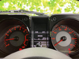 スタイリッシュなデザインとわかりやすい表示で、走行状況を一目で確認できます。運転に必要な情報を効果的に伝えます。