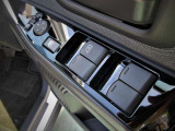 電動格納式リモコンドアミラ-とパワーウィンドウのスイッチです。