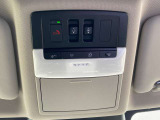 【ルームランプ】SOSコールスイッチです。NissanConnectにご加入していただくとご利用いただけます。所定のお手続きが必要です。