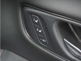 【ドライビングポジションシステム】Hondaスマートキー、DRIVER1・DRIVER2のそれぞれにシート位置を記憶でき、乗車時に使用キーを判別して自動で調整を行います。