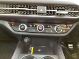 運転席&助手席シートヒーター付きです。