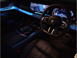 BMWの大きなシートは疲れにくく、搭乗者を包み込んでくれる安心感が御座います。