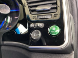 【eコンスイッチ】低燃費運転をサポートするECONモード。スイッチをONすると、エンジンやトランスミッション、A/Cなどを協調制御し、燃費の向上に貢献。エコドライブの効果を高めます。