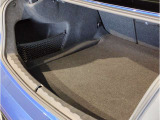 【トランクルーム】十分な容量を確保したトランクルーム。環境へ配慮したスペアタイヤ非搭載のBMW。その分、トランクスペースを有効活用できる様にしてあります。