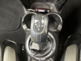 ●MTモード付きAT:通常は自動でおこなわれる変速(ギアチェンジ)をドライバーの操作によって意図的に変えられるシステムです。より一層普段のドライブをお楽しみいただけます!