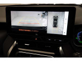 パノラミックビューモニター付きです。車両を上から見たような映像をディスプレイオーディオ画面に表示。運転席からの目視だけでは見にくい、車両周辺の状況をリアルタイムでしっかり確認できます。
