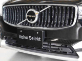 上級グレードのため、フロントグリルはメッキ仕様になります ボディサイドやリアバンパーなどもメッキの装飾が追加されています