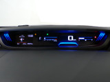 見やすいメーターに様々な情報を表示でき快適かつ安全に運転できます。