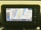 鮮明な画面で、目的地までのナビゲーションをサポート。スムーズなカーナビ操作で、快適なドライブをサポートします。