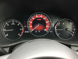 運転席前に視認性の高いディスプレイが立ち上がります。デジタルで走行距離など確認頂けます。