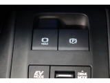 電動パーキングブレーキを搭載。スイッチ操作でパーキングブレーキを作動・解除することが可能ですので、操作の力が不要ですよ♪